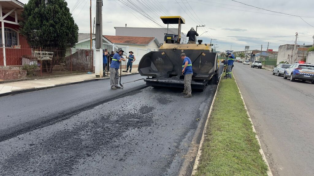 Recapeamento da Avenida 1º de Maio avança