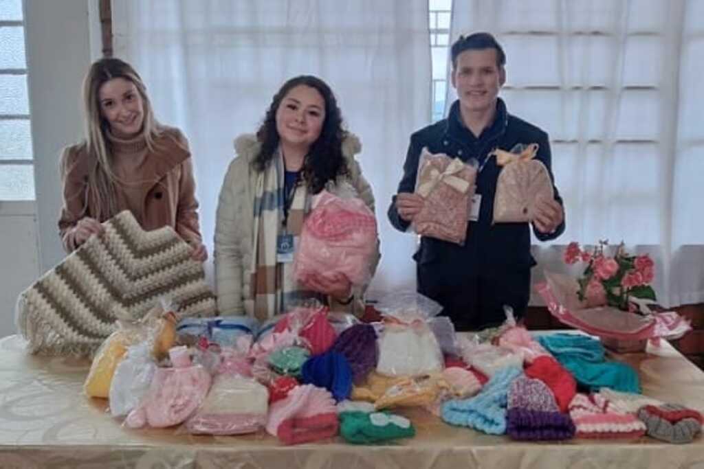  Projeto Novos Caminhos recebe doação de itens de inverno para crianças e adolescentes
