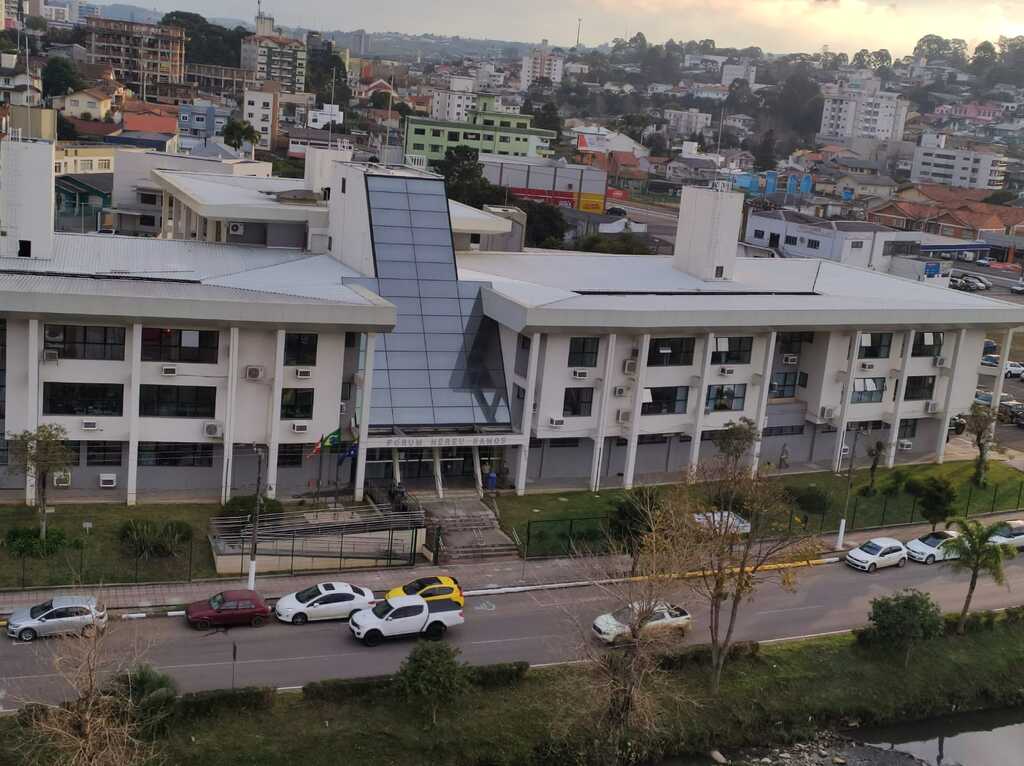 Justiça mantém preso advogado suspeito de envolvimento com organização criminosa 